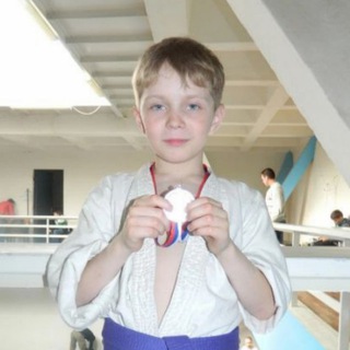 Логотип @loru777 - loru77