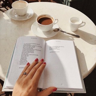 Логотип @love_books_wine - Ешь, Читай, Люби