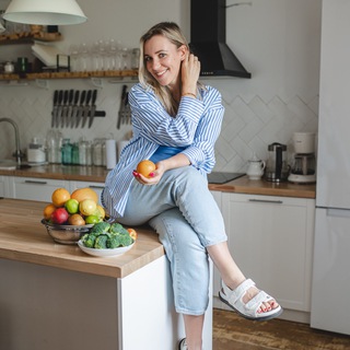 Логотип @loveandselfcare - ЗОЖ без фанатизма 🌿