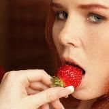 Логотип @lovekrims - Клубничка +18