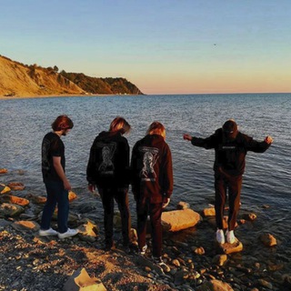 Логотип @lovessshhhiiittt - ssshhhiiittt!