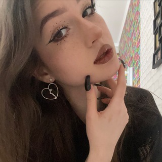 Логотип @loveyouloveeeeyi - хелоукитики🎀