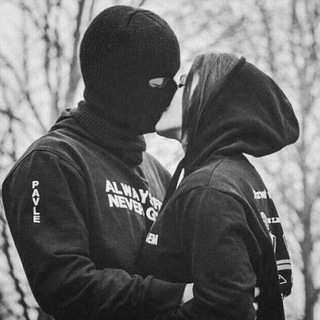 Логотип @loveyrevolution - Amor&Rebelión