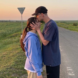 Логотип @lovymomenty - красота момента