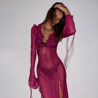 Логотип @lowelyqq - любовь с привкусом крови