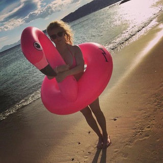 Логотип @lukyanenko_lifestyle - L U K Y A N E N K O • 1 8 +