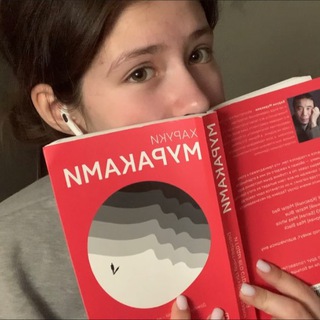 Логотип @lunbook - книжная лиззи