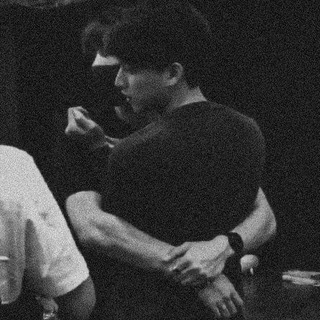 Логотип @lungsbreathee - лёгкие дышат