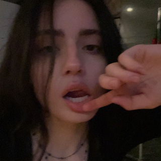 Логотип @lurnelly - лурнелли