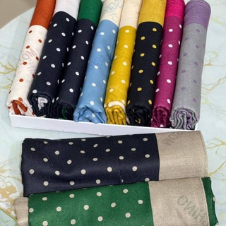 Логотип @luxcalmuwki - 🦚Мир платков Фатима 🤩🤩🤩 чалмушки, брендовые платки, шарфы 🌷🌷🌷