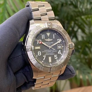 Логотип @luxe_ekb - Купить часы и ювелирные изделия в Екатеринбурге