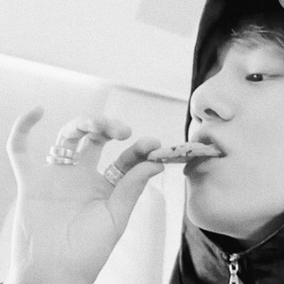 Логотип @lvistk - ☾` lvvistk