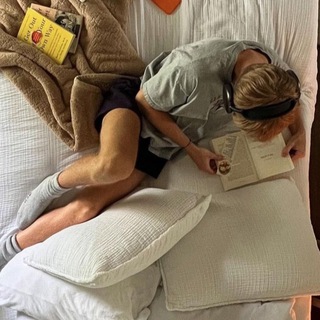 Логотип @lyalyas_lib - Ляля Санина☀️Library