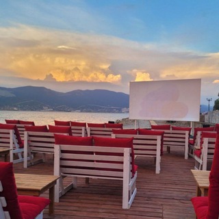 Логотип @lydivgolivyde - кинотеатр «Люди в Голливуде» Новороссийск