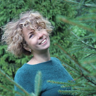 Логотип @lyudmila_aksenik - Mrs_knowall