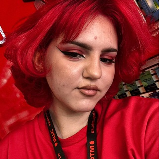 Логотип @mad_bl0nde - Красная