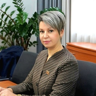 Логотип @madam_kvasova_info - Мадам Квасова