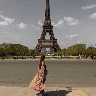 Логотип @madamemoutaux - всем – шампанского!