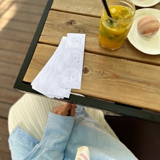 Логотип @madidukhar - All brands in your hands 🫶🏻🤍