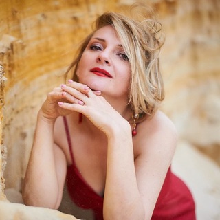 Логотип @maiskaya_alexandra_dizainer - Александра Майская (ДИЗАЙНЕРСКАЯ ОДЕЖДА)