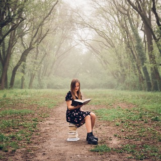 Логотип @makedonska_reads - Первый литературный