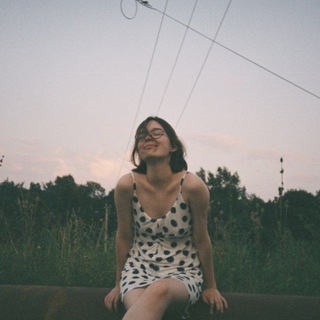 Логотип @maksanaumenko - по следам максы