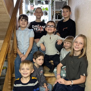 Логотип @mama_na_kone_telega - МАМА_НА_КОНЕ • БЛОГ