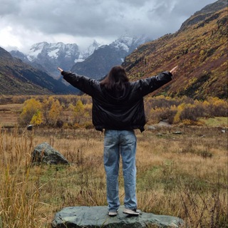 Логотип @mama_znaett - Мама Знает