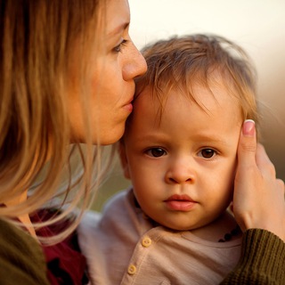 Логотип @mamaniya_club - Клуб сознательных мам МаМания