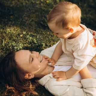 Логотип @mamashkadashka - Даша — на роже каша