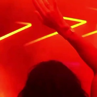 Логотип @mamasprosilaprotusu - мама спросила про тусу