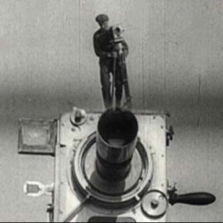 Логотип @man_with_a_movie_camera - Человек с киноаппаратом