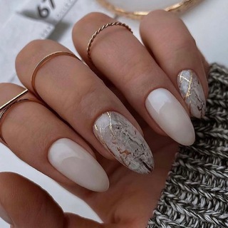 Логотип @manikzay - Маникюр для заек 🐰