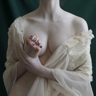 Логотип @mantisfemale - Самка богомола