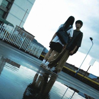 Логотип @manymanyyearsago - ей-богу, зеркало