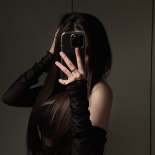 Логотип @margommi - марго, но не Робби