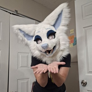 Логотип @marieanarchyfursuits - Marie's Commissions + Updates!