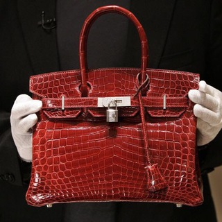Логотип @marina_hongkong - Hongkong_wow_luxe_shop