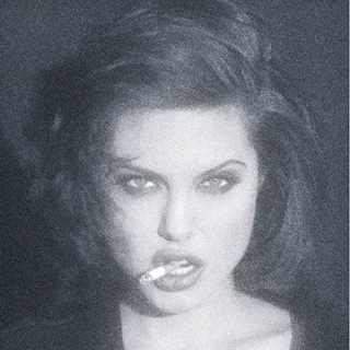 Логотип @marishkamisic - 𝒎𝒐𝒎𝒆𝒏𝒕𝒔 🖇️