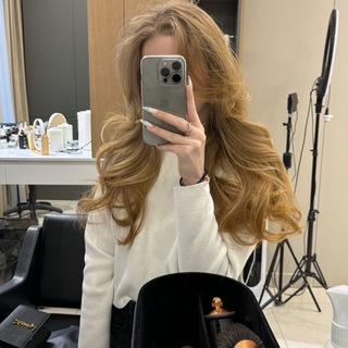 Логотип @mariwhatsnews - Марин, какие новости? 💅🏻