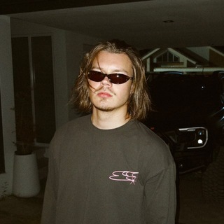 Логотип @markhelive - Markhelive