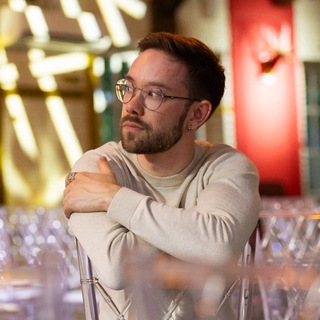 Логотип @markpodcast - POV Ильи По