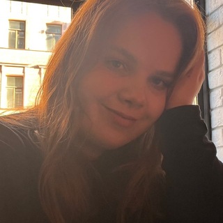 Логотип @maryreads - Маша читает и офигевает