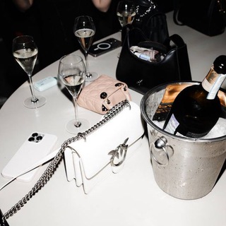 Логотип @marytlife - лайф контент