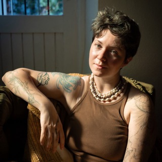 Логотип @masha_matriarch - Матриарх на мосту