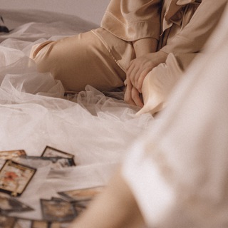 Логотип @mashatrogaet - Истории трогательной Мари