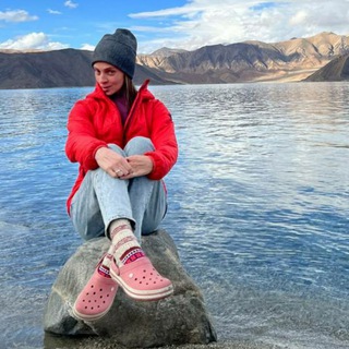 Логотип @matreshka_on_crocs_india - Индия с матрешкой