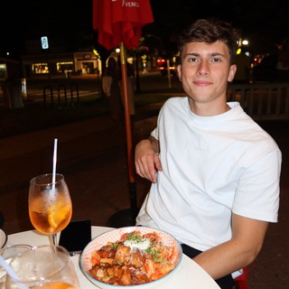 Логотип @maxem4ickusa - максемчик в сша