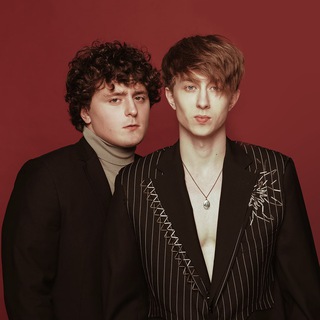 Логотип @mbreezeofficial - MBreeze CLUB