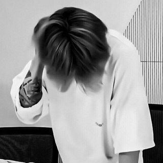 Логотип @me_virt - я